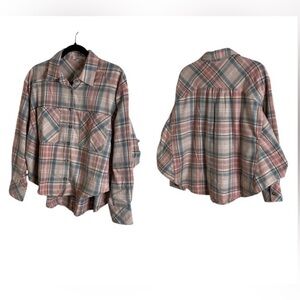 Passport woman’s Plaid Button-Up Shirt oversized size small